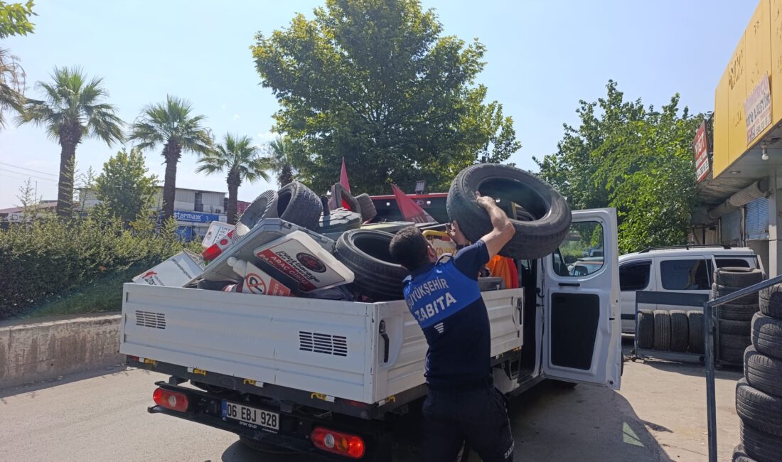 Denizli Büyükşehir Belediyesi Zabıta Dairesi Başkanlığı ekipleri, kentte yaya yollarının
