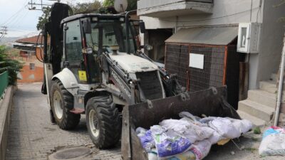 İzmit Belediye Başkanı Fatma Kaplan Hürriyet’ten Düzensiz Atıklara Karşı Sıkı Denetim İzmit Belediye Başkanı Fatma Kaplan Hürriyet, Başkan Yardımcısı Celal Hülür