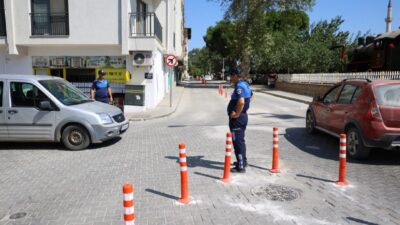 Efes Selçuk’ta Şehir İçi Trafikte Yeni Dönem Başladı Efes Selçuk‘ta uzun süredir hazırlıkları yapılan “Trafik Sakinleştirme ve Yayalaştırma