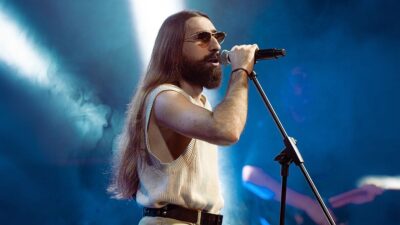 Merkezefendi Belediyesi’nin 30 Ağustos Zafer Bayramı kutlamalarında sevilen sanatçı Emre