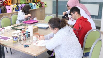 Özel bireylerin birçok mesleki atölyede eğitim aldığı ve sosyalleştiği Merkezefendi