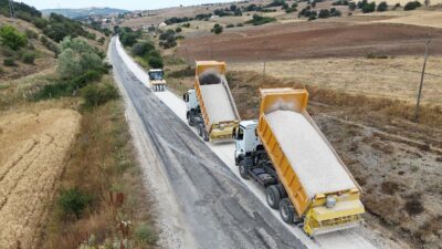 Eskişehir Kırsalında Yol Seferberliği Eskişehir Büyükşehir Belediyesi, kırsal mahallelerde sürdürdüğü yol yapım, genişletme ve