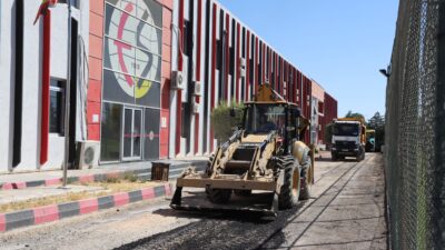 Eskişehirspor Tesislerinde Üst Yapı Yenileniyor Eskişehir Büyükşehir Belediyesi ekipleri, şehirdeki altyapı çalışmalarına hız kesmeden devam