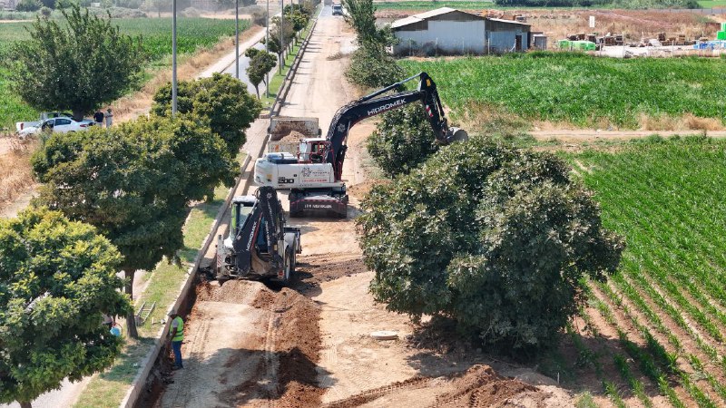 Aydın Büyükşehir Belediyesi, kent genelinde eş zamanlı olarak sürdürülen yol