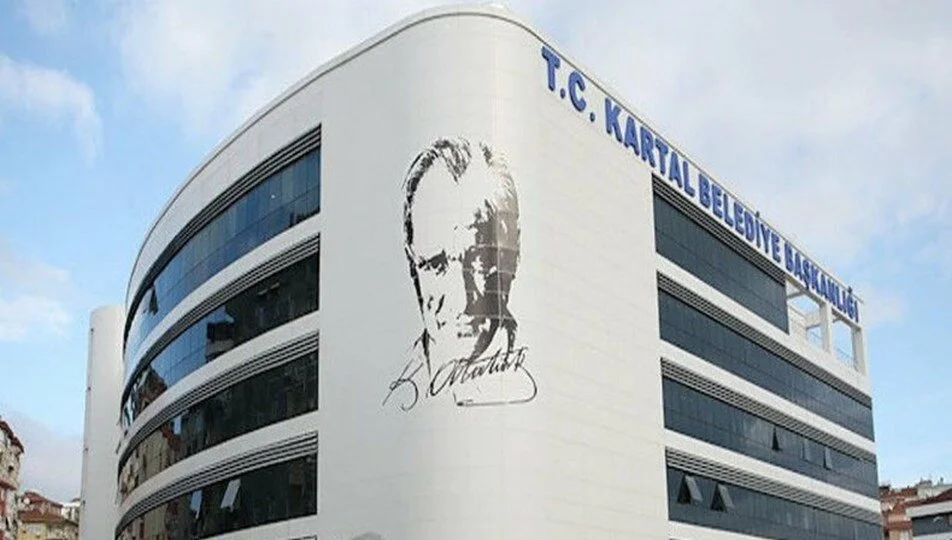 Kartal Belediyesi, ilçe genelinde gerçekleştirilen ağaç budama ve kesim işlemleri