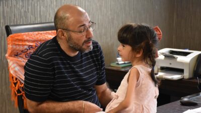 Germencik Belediye Başkanı Burak Zencirci’den SMA Hastası Minik Esra’ya Destek Çağrısı Germencik Belediye Başkanı Burak Zencirci, SMA hastalığıyla mücadele eden 6