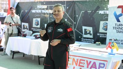 Türkiye’nin ilk astronotu Alper Gezeravcı, Karacabey’de gençlerle buluşarak uzay yolculuğu