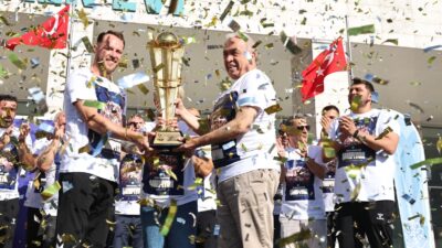 Nilüfer Belediyespor Süper Kupa’yı Nilüfer’e Getirdi Hentbol Erkekler Süper Kupası’nı kazanan Nilüfer Belediyespor Erkek Hentbol Takımı,