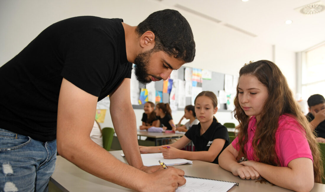 Yabancı üniversite öğrencilerinden Osmangazili çocuklara İngilizce eğitimi