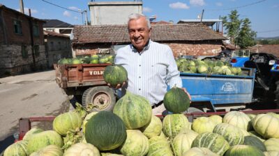 Nilüfer Belediye Başkanı Şadi Özdemir, Konaklı Mahallesi’nde kavun üreticilerini ziyaret