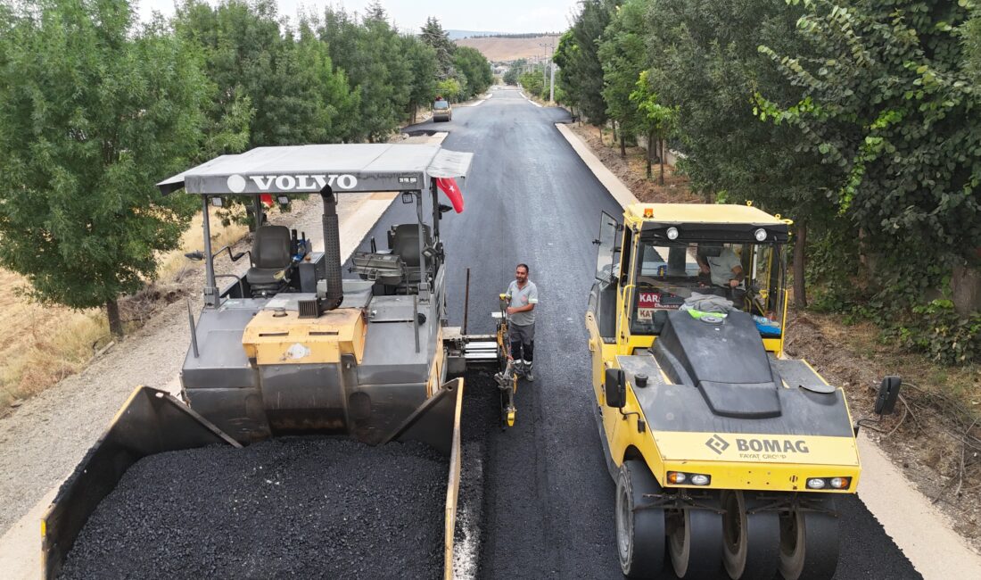 Eskişehir Büyükşehir Belediyesi, kent merkezinde ve kırsal alanlarda yol çalışmalarını