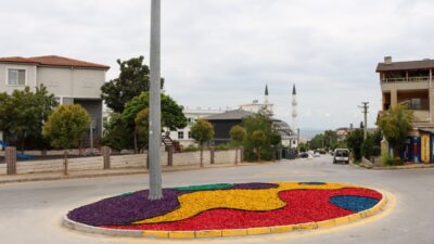 Yalova’da Kurakçıl Peyzaj Çalışmaları Göz Kamaştırıyor Yalova Belediyesi Park ve Bahçeler Birimi, çevre dostu uygulamalar kapsamında