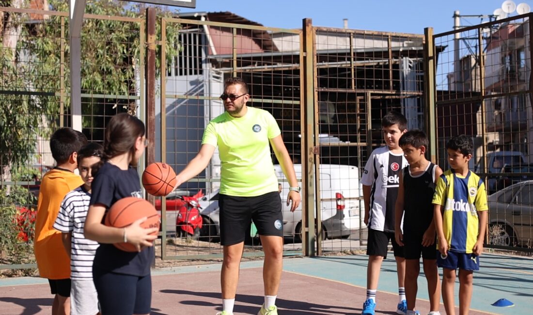 Karabağlar Belediyesi, çocukların yaz tatilini verimli geçirmesi ve spor alışkanlığı