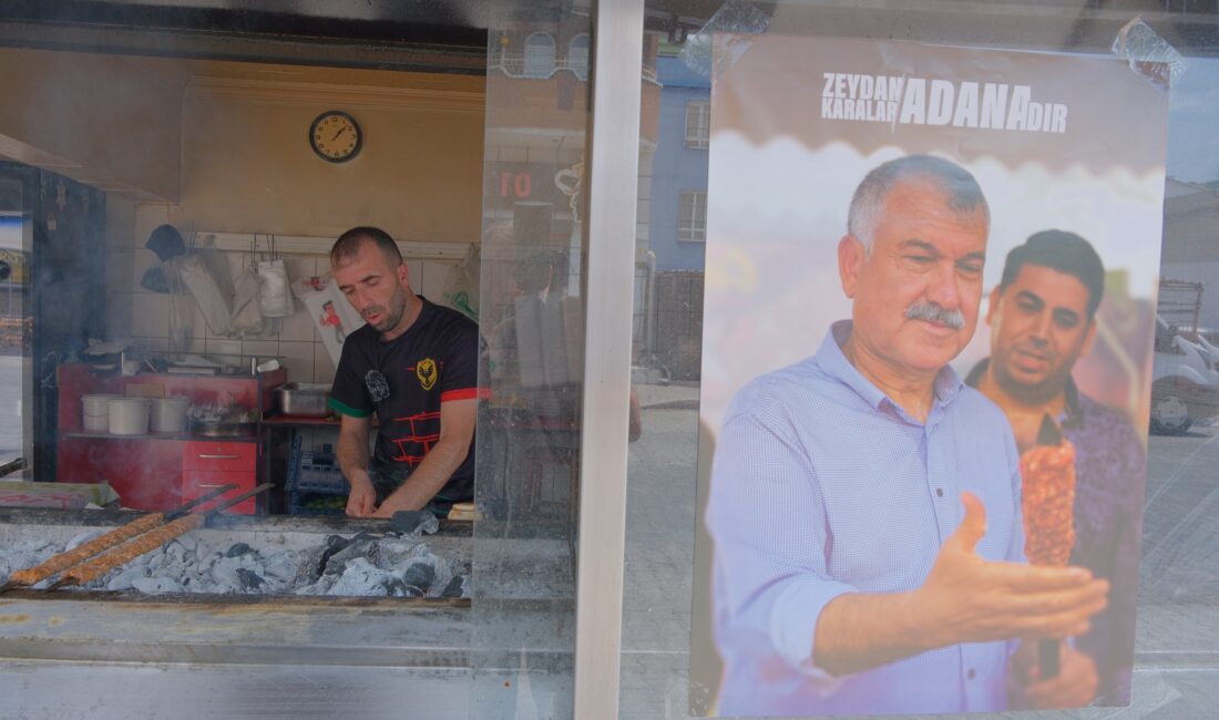 Kebapçı esnafı, iş yerlerine Zeydan Karalar’ın kebap yaparken çekilen fotoğraflarını,