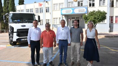 Kepez Belediyesi Okulları Yeni Döneme Hazırlıyor Okullarda yürütülen bakım, onarım ve temizlik çalışmalarını yerinde inceleyen Kepez