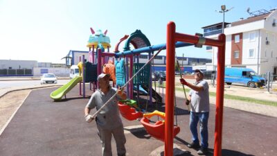 Kepez’de Parklar Yenileniyor Kepez Belediyesi, Altınova Sinan Mahallesi’nde Kaşlılar Sokak ile Vadi Sokak’ın