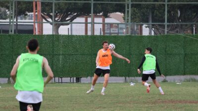 Lig’in ilk haftasında Cumartesi günü Karacebeyspor ile karşılaşacak Kepezspor, zorlu