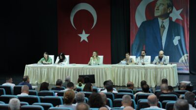 Konak’ta Temizlik Filosuna 19 Yeni Araç Hamlesi Ağustos ayı birinci birleşimi için bir araya gelen Konak Belediye