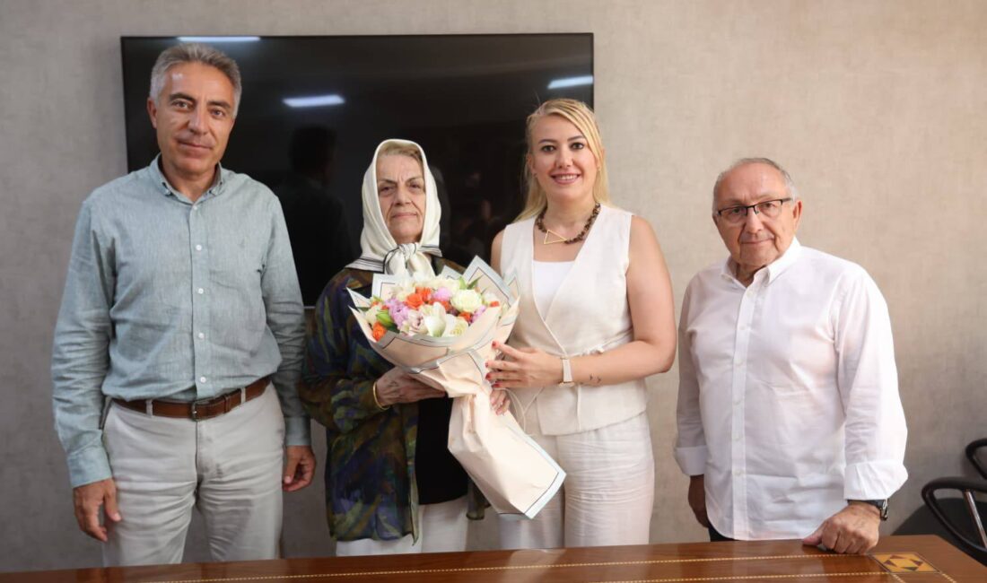 Merkezefendi Belediye Başkanı Şeniz Doğan ile hayırsever Münevver Kaplan’ın arasında