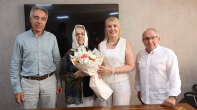 Merkezefendi Belediye Başkanı Şeniz Doğan ile hayırsever Münevver Kaplan’ın arasında