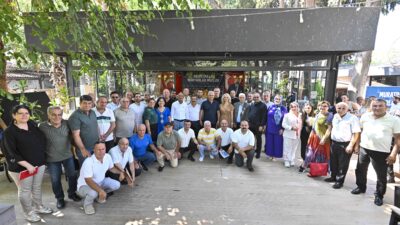 Antalya Muratpaşa Belediye Başkanı Ümit Uysal, ilçe muhtarlarıyla bir araya