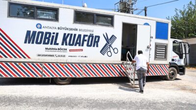 Antalya Büyükşehir Belediyesi’nin kuaför ve berber olmayan mahallelerde vatandaşlara hizmet