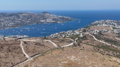 Muğla’da Vahşi Depolama Alanları Yeşile Dönüşüyor Muğla Büyükşehir Belediyesi, çevre ve insan sağlığını tehdit eden 330