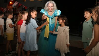 Derince Belediyesi‘nin yaz tatili boyunca ücretsiz olarak düzenlediği Mahalle Çocuk