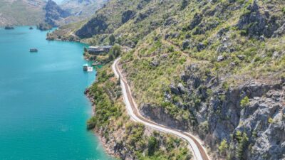 Antalya Büyükşehir Oymapınar Barajı Çevresindeki Yolları Asfaltlıyor Antalya Büyükşehir Belediyesi, Manavgat ilçesinde yer alan ve Akseki ile