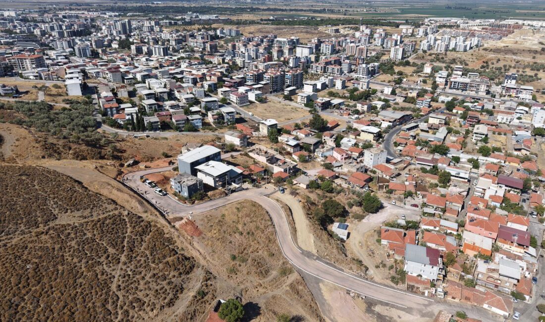 Çiğli Belediyesi, mahallelerde yol, temizlik ve parke taşı döşeme çalışmalarına