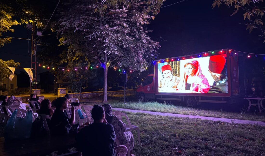 Yalova Belediyesi’nin “Kültür Yolda” etkinlikleri kapsamında başlattığı Açık Hava Sinema