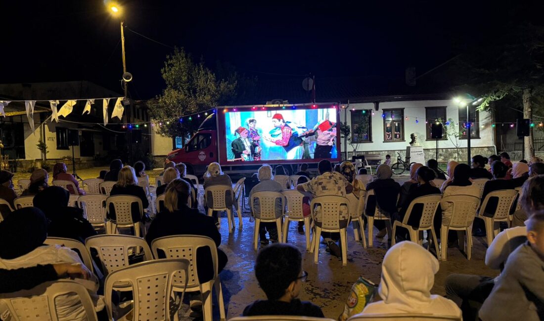 Yalova Belediyesi’nin “Kültür Yolda Etkinlikleri” kapsamında düzenlediği Açık Hava Sinema