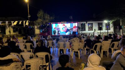Yalova Belediyesi’nin “Kültür Yolda Etkinlikleri” kapsamında düzenlediği Açık Hava Sinema