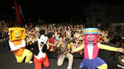 Kepez Belediyesi, ilçenin dört bir yanında sürdürdüğü ‘Sahne Kepez’ etkinliklerini