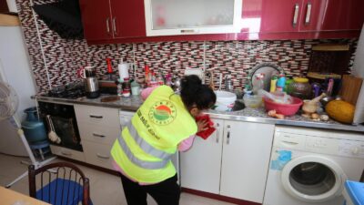 Kepez Belediyesi, yaşamını yalnız sürdüren ve yürüme zorluğu yaşayan 50