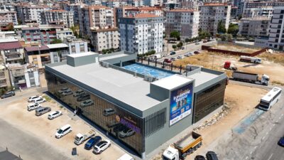 Buca’nın en donanımlı spor kompleksi Sporium,  yüzme kurslarıyla kapılarını ilçenin