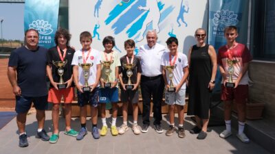 Nilüfer’de Genç Raketler Mücadele Etti Nilüfer Belediyesi ve TTF iş birliğinde düzenlenen 14 Yaş Yaz