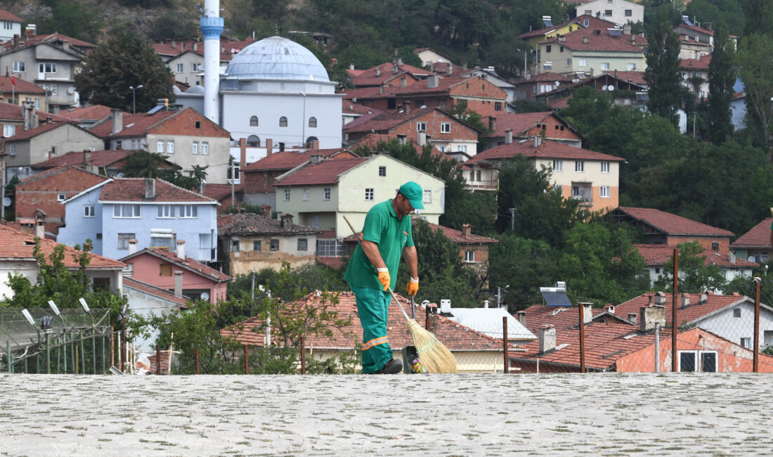 Osmangazi Belediyesi Temizlik İşleri Müdürlüğü ekipleri, her gün 270 kilometre