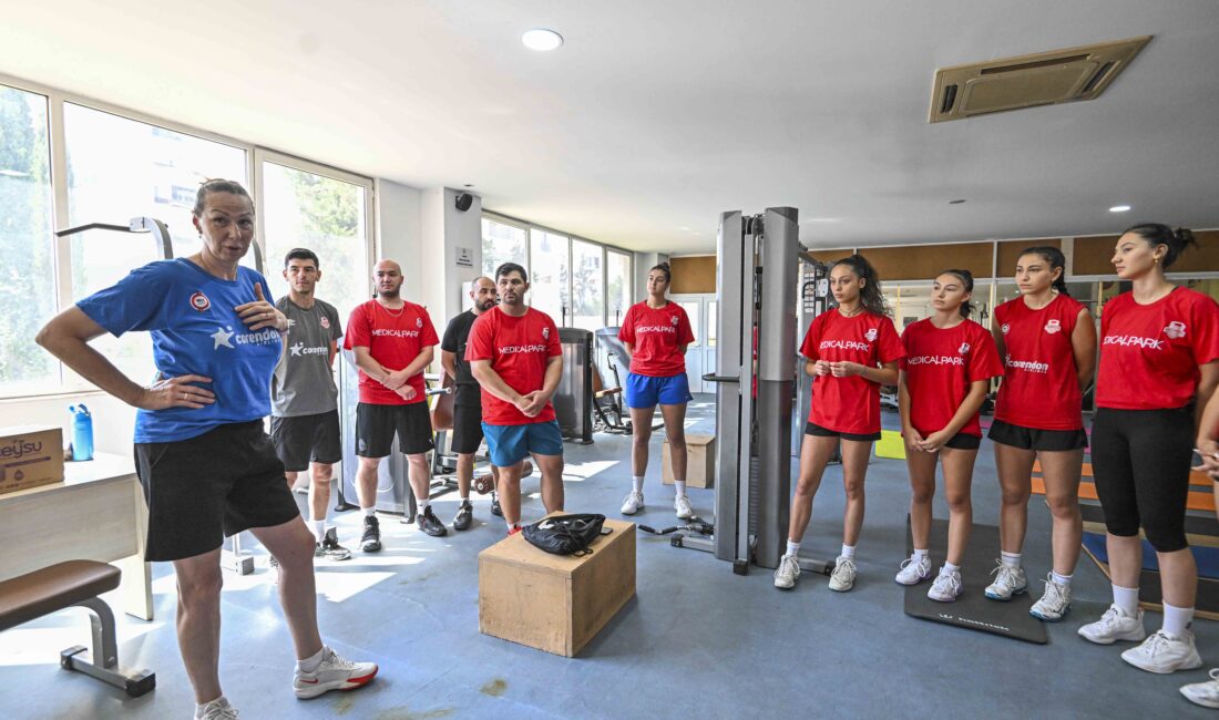 Muratpaşa Belediyespor Kadın Voleybol Takımı, bu sezon mücadele edeceği Arabica