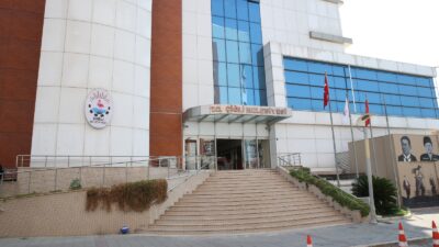 Çiğli Belediyesi'nin "Çiğli'nin Yıldızları" burs programına başvurular başladı. Öğrenciler, 19