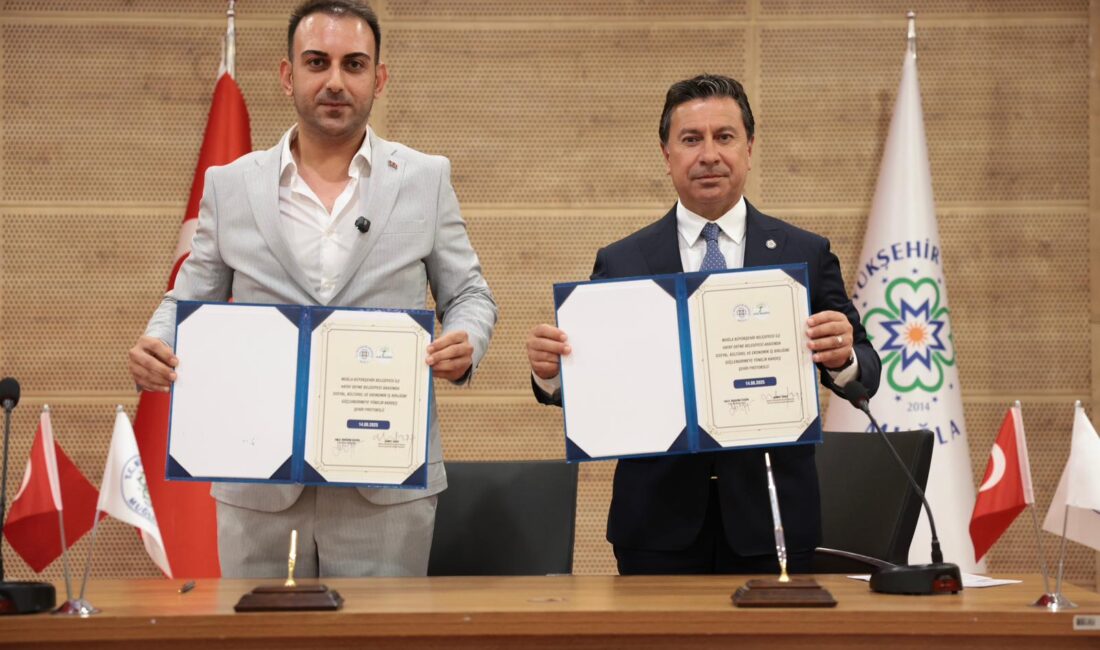 Muğla Büyükşehir Belediye Başkanı Ahmet Aras ve Defne Belediye Başkanı