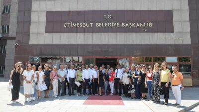 Etimesgut Belediye Başkan Yardımcısı Ebru Keyvan, Etimesgutlu muhtarlar ile bir