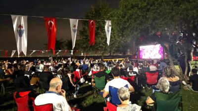 Yalova Belediyesi’nin “Kültür Yolda” etkinlikleri kapsamında başlatılan Gezici Seyyar Sinema