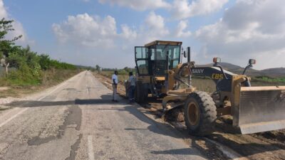 Yumurtalık’ta Yollar Yenileniyor Yumurtalık Belediye Başkanı Erdinç Altıok, halkın ihtiyaçları doğrultusunda belediyenin tüm