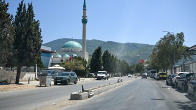 Bornova Pınar Caddesi Yeni Çehresine Kavuşuyor Bornova Belediyesi, Kemalpaşa Caddesi’nden Pınarbaşı merkezine uzanan Pınar Caddesi’ni 4