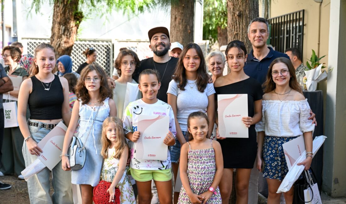 Bornova Belediyesi Hobi ve Beceri Edindirme Merkezi’nde fotoğraf eğitimi alan