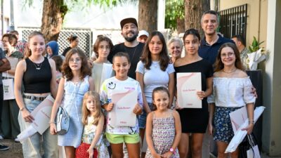 Bornova Belediyesi Hobi ve Beceri Edindirme Merkezi’nde fotoğraf eğitimi alan