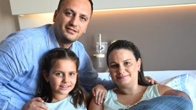 Bir kız çocuk sahibi olan Bornova Belediye Başkanı Ömer Eşki