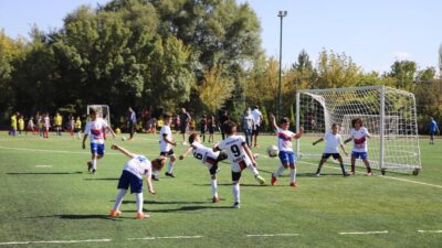 Eskişehir’de Zafer Bayramı’na Özel Futbol Şenliği Eskişehir Büyükşehir Belediyesi, 30 Ağustos Zafer Bayramı dolayısıyla anlamlı bir