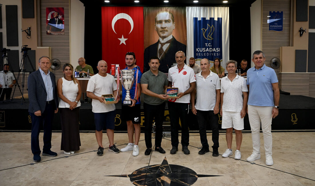 Kuşadası Belediye Meclisi Ağustos ayı olağan toplantısı, Belediye Başkanı Ömer Günel